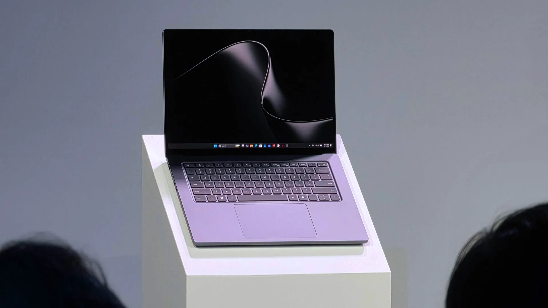 مایکروسافت قیمت و تاریخ عرضهٔ Surface Laptop Ultra را رسماً اعلام کرد